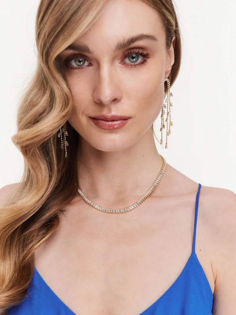 Short necklace with crystals