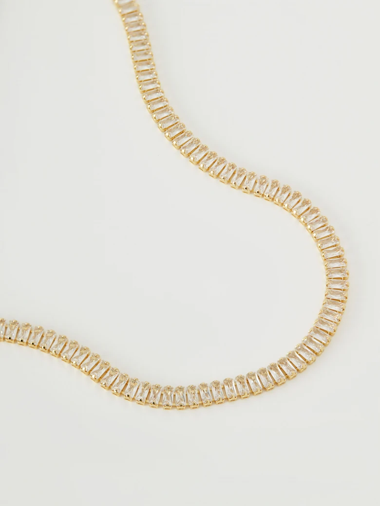 Short necklace with crystals