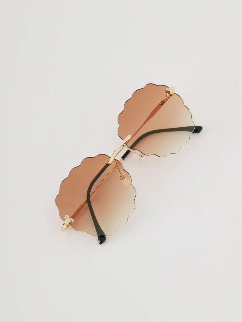 Brązowe okulary przeciwsłoneczne ze żłobionymi szkłami