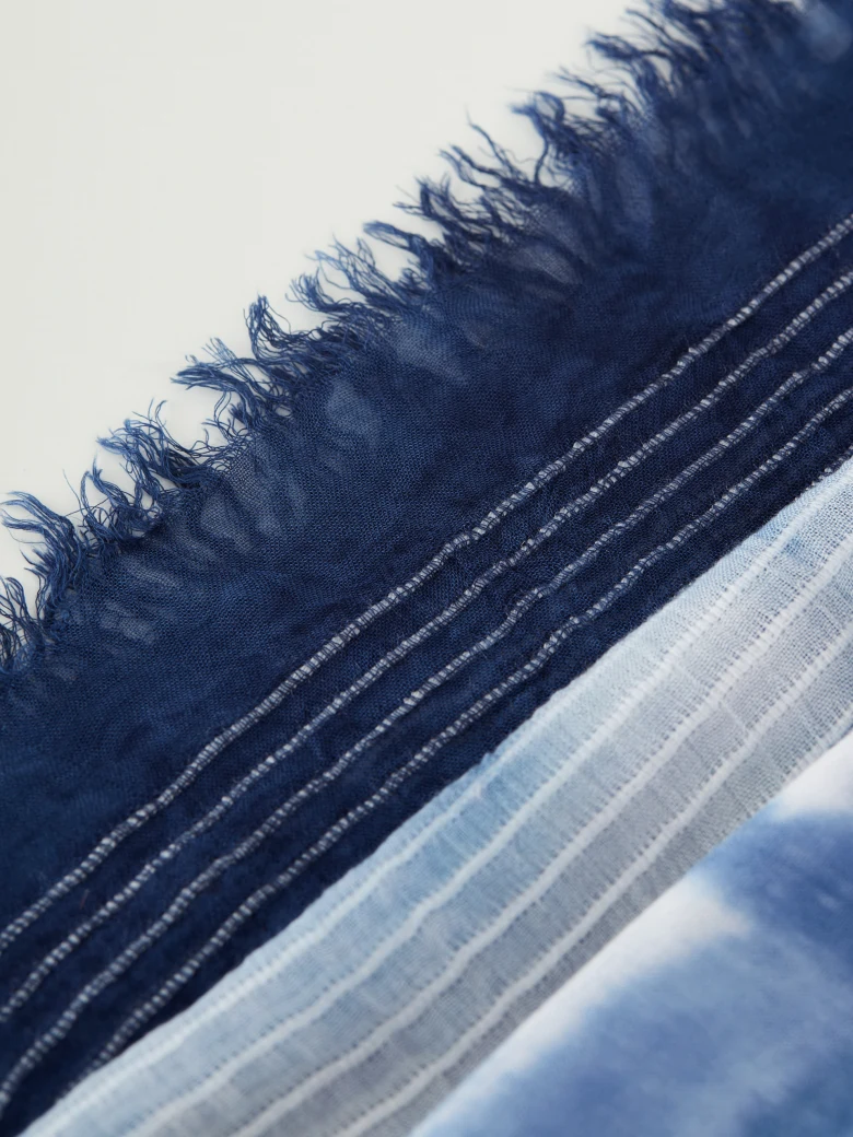 Scarf in shades of blue