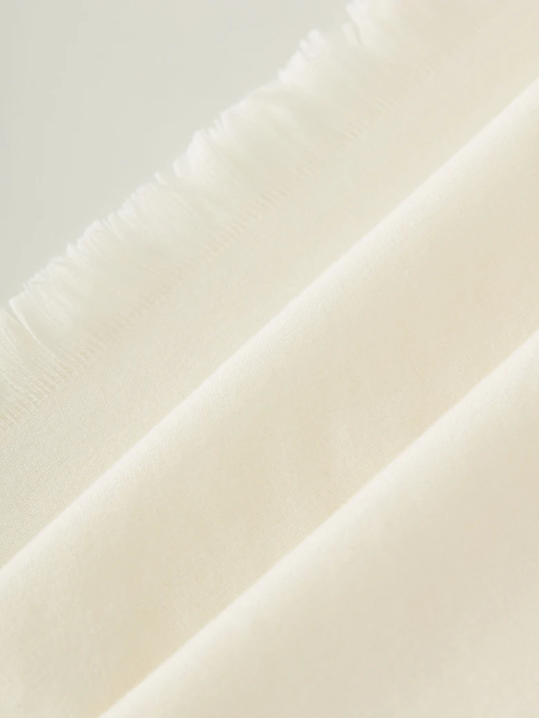 Viscose knit scarf in écru color