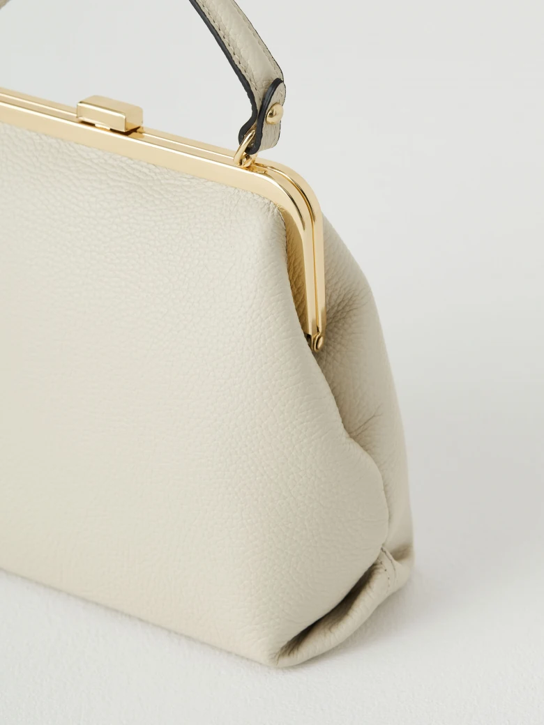 Kremowa torebka typu pouch