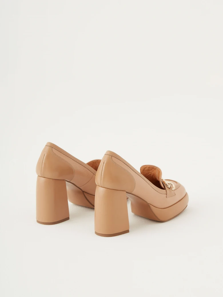 Platform pumps with buckles