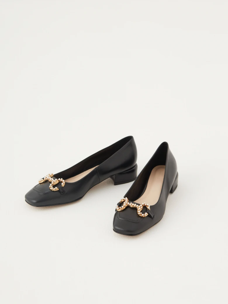 Black leather ballerinas decorated with buckles