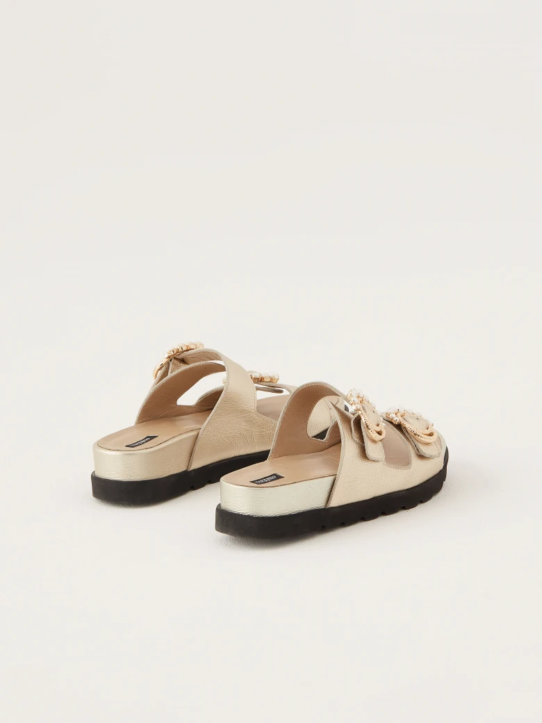 Flip-flops with decorative buckles in gold color