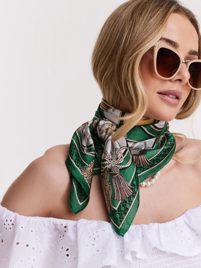 Silk gavroche with green patterns