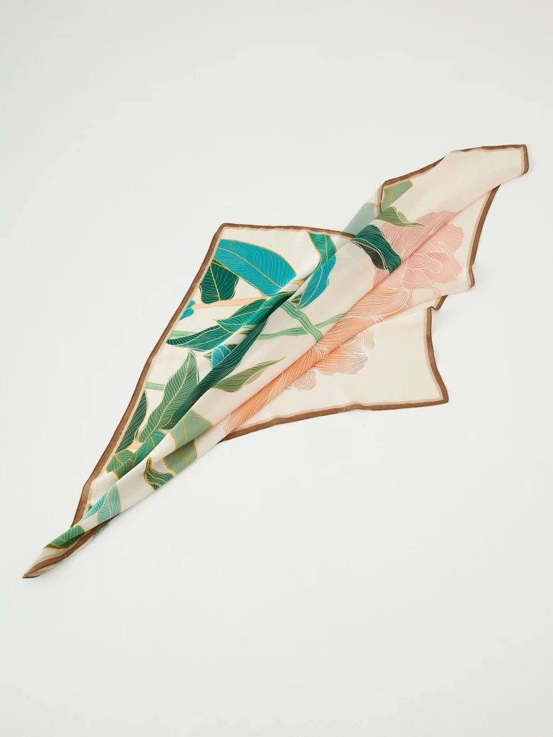 Silk green gavroche with flower