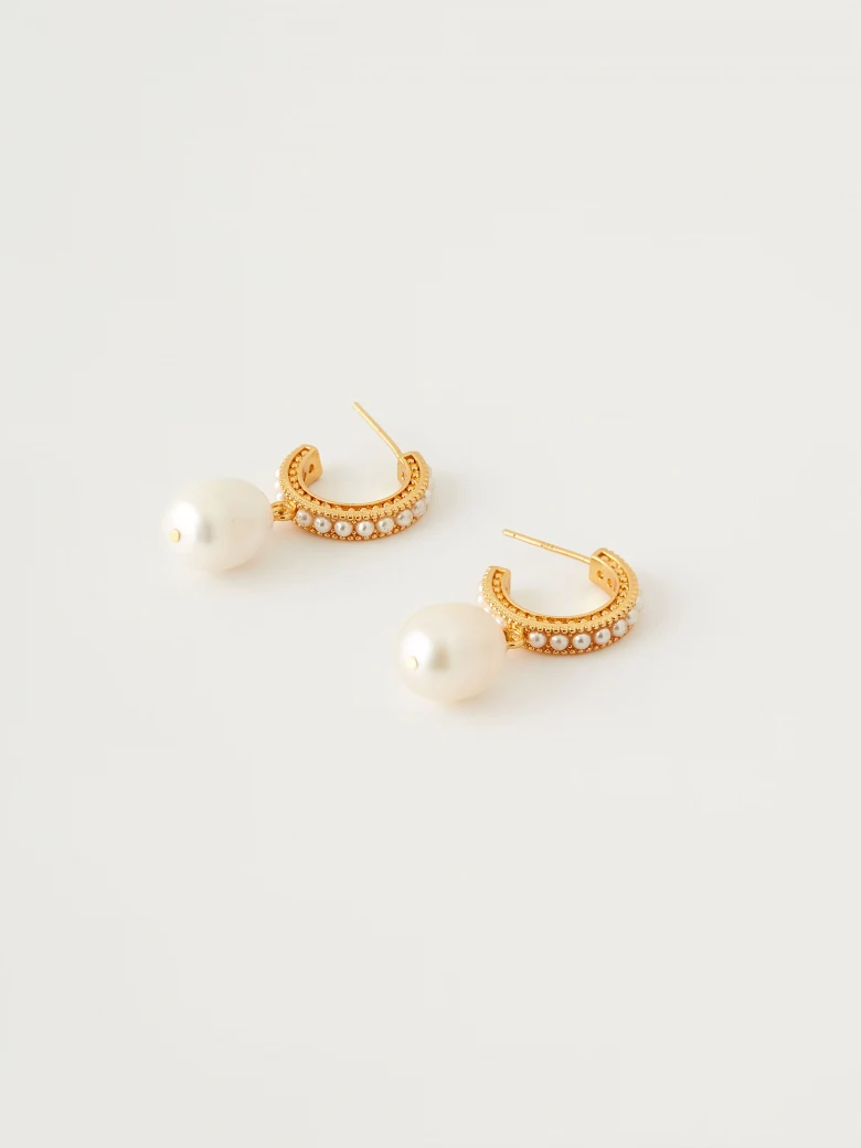 Gold-tone earrings with pearls