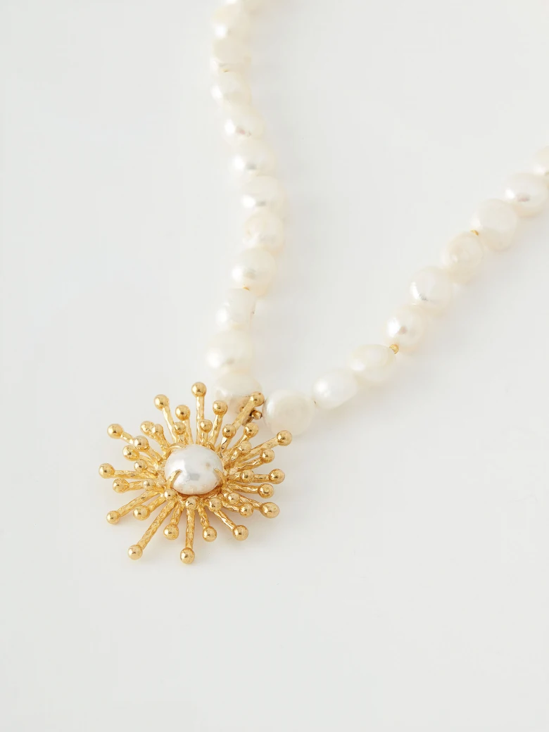 Handmade necklace with cultured pearls