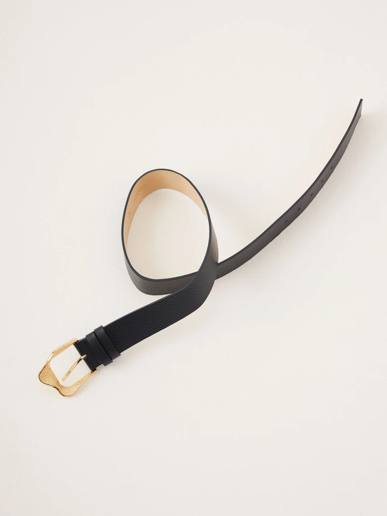 Navy belt with delicately decorative buckle