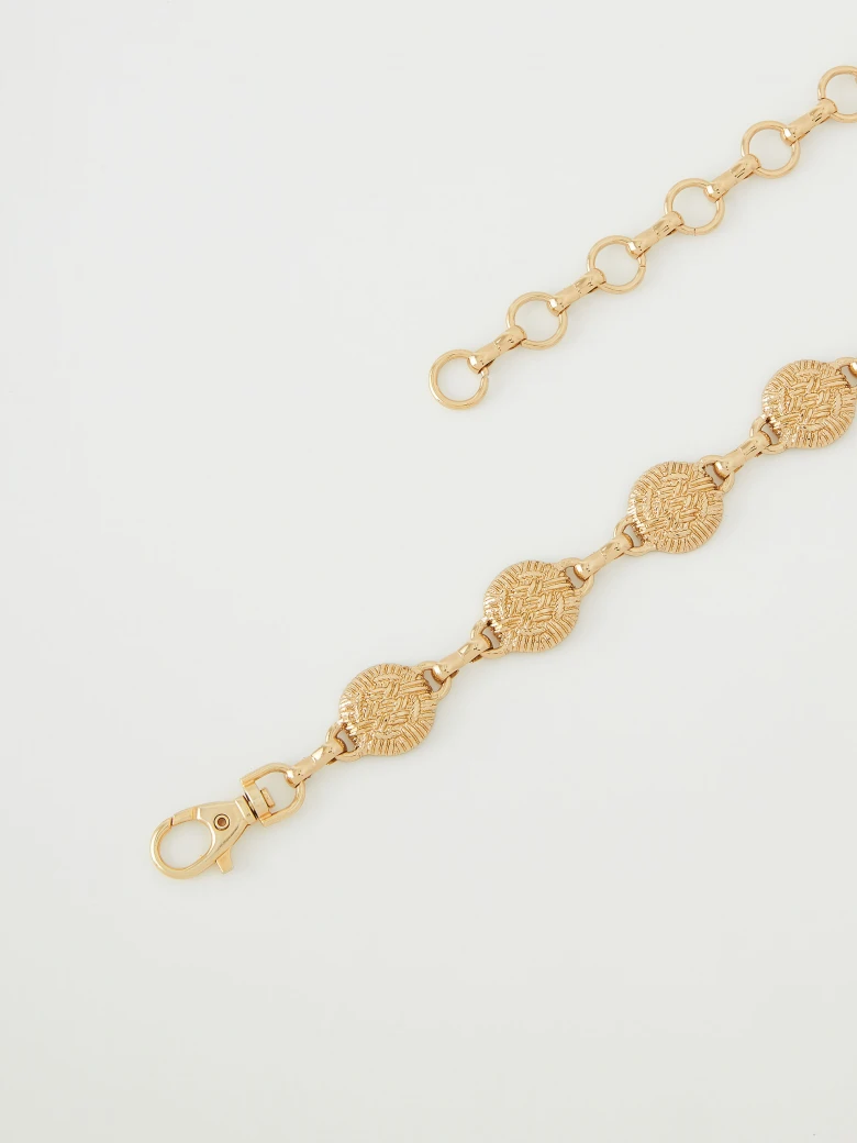 Metal strap with fluted links