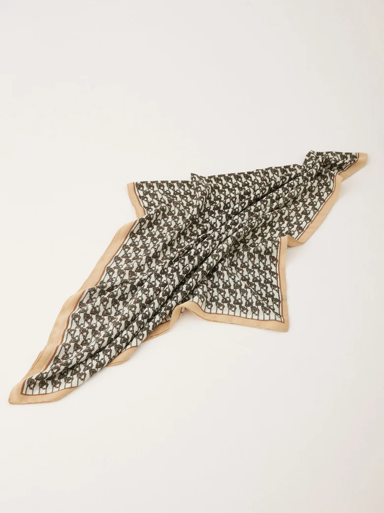 Rectangular shawl in a fine uniform pattern
