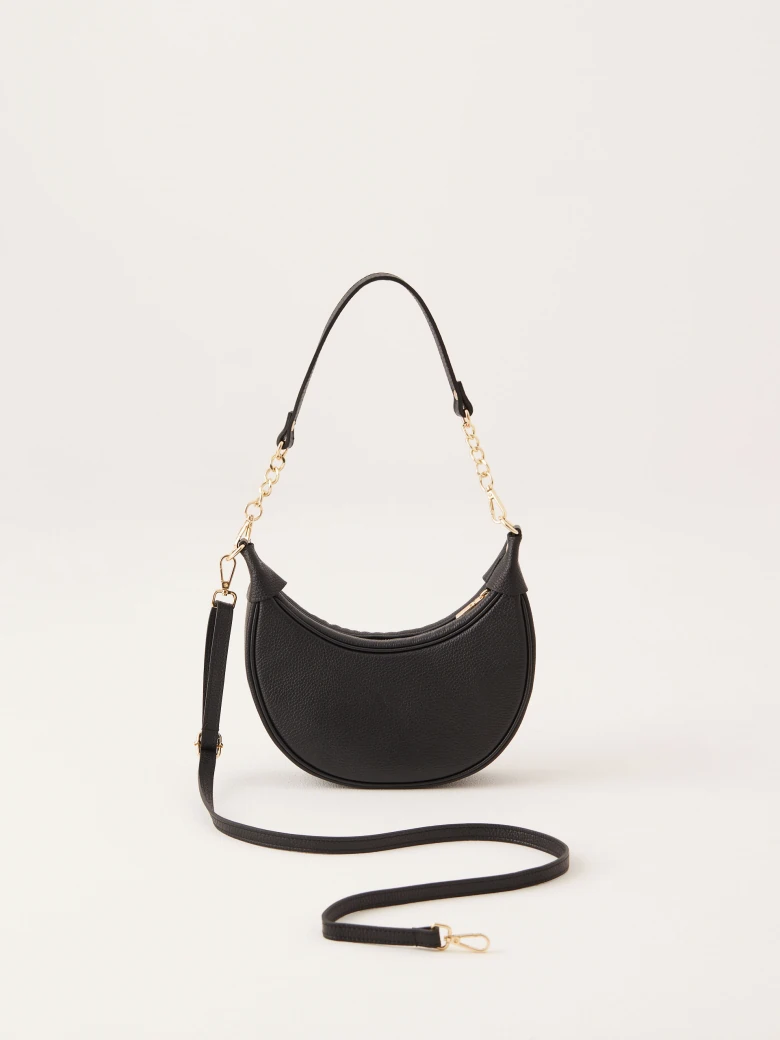 Czarna skórzana torebka typu hobo