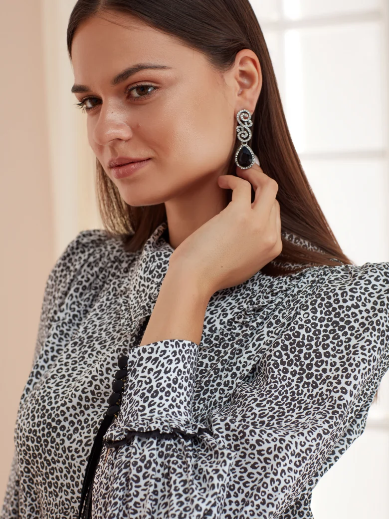 ELEGANT EARRINGS DECORATED WITH STONES