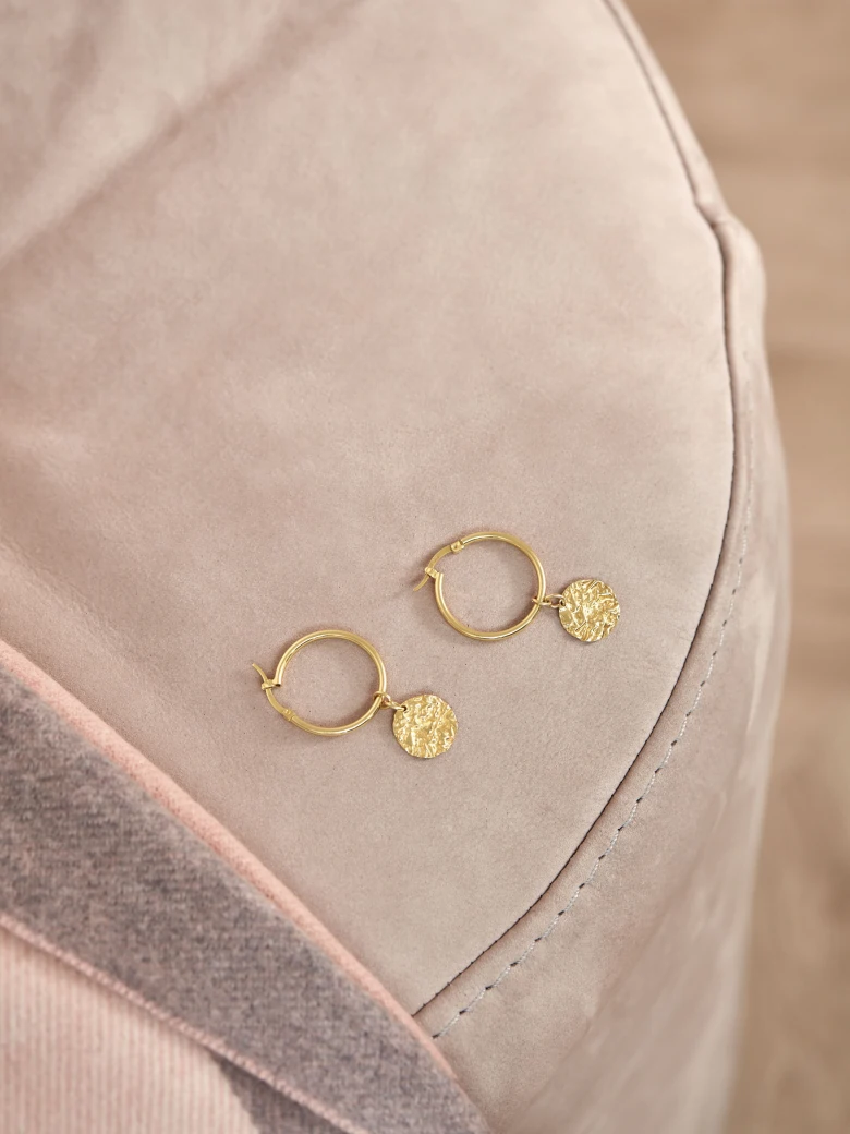 POZŁACANE KOLCZYKI W STYLU HOOPS