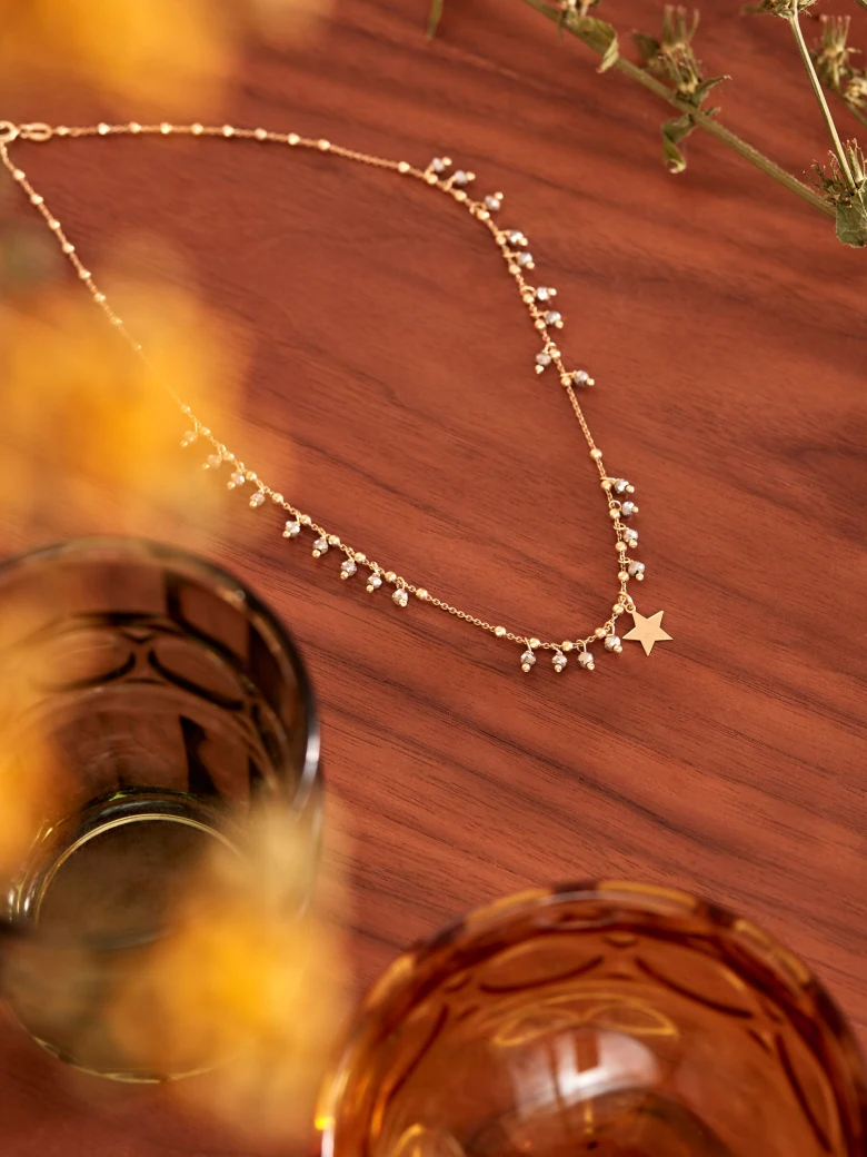 NECKLACE WITH A STAR AND STONES