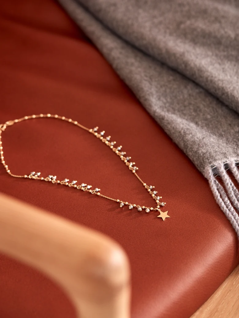 NECKLACE WITH A STAR AND STONES