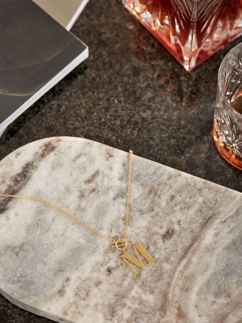 DELICATE CHAIN WITH LETTER M