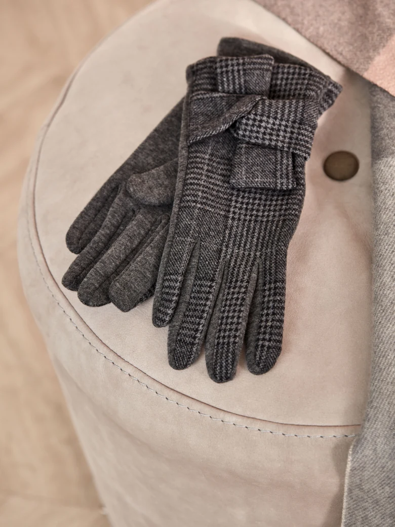 GLOVES IN PEPITA PATTERN