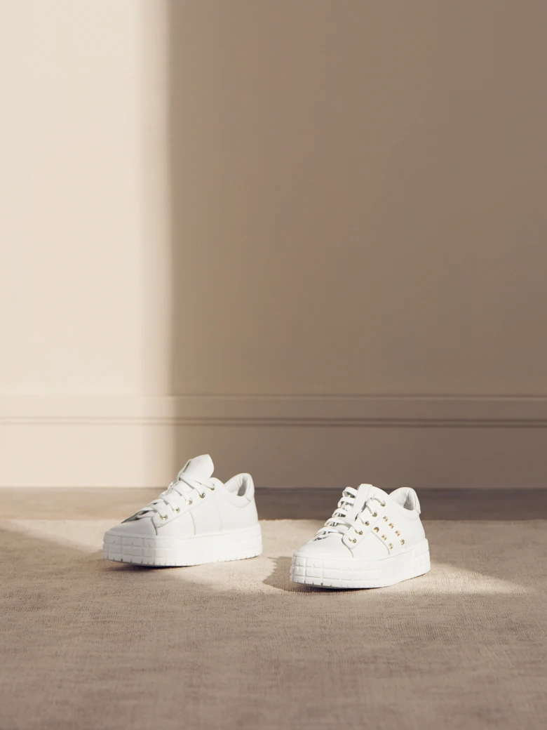 WHITE SNEAKERS WITH RHINESTONES