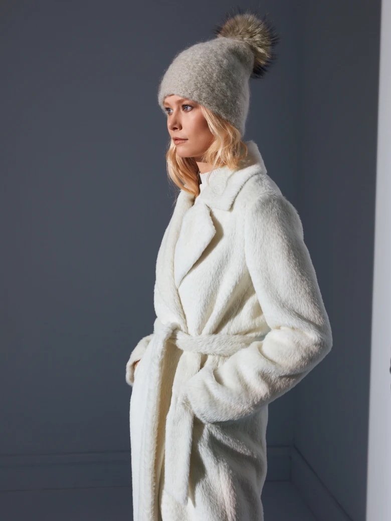 BEIGE CAP WITH MOHAIR AND MERINO WOOL