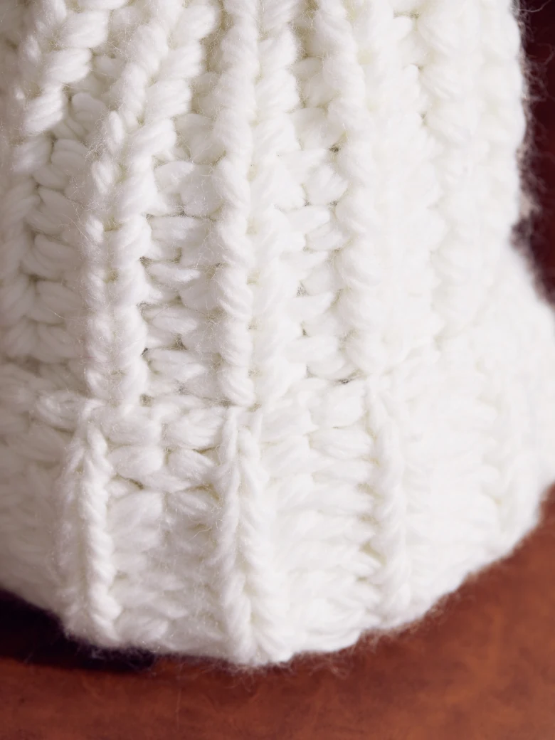 BEANIE IN ECRU COLOR