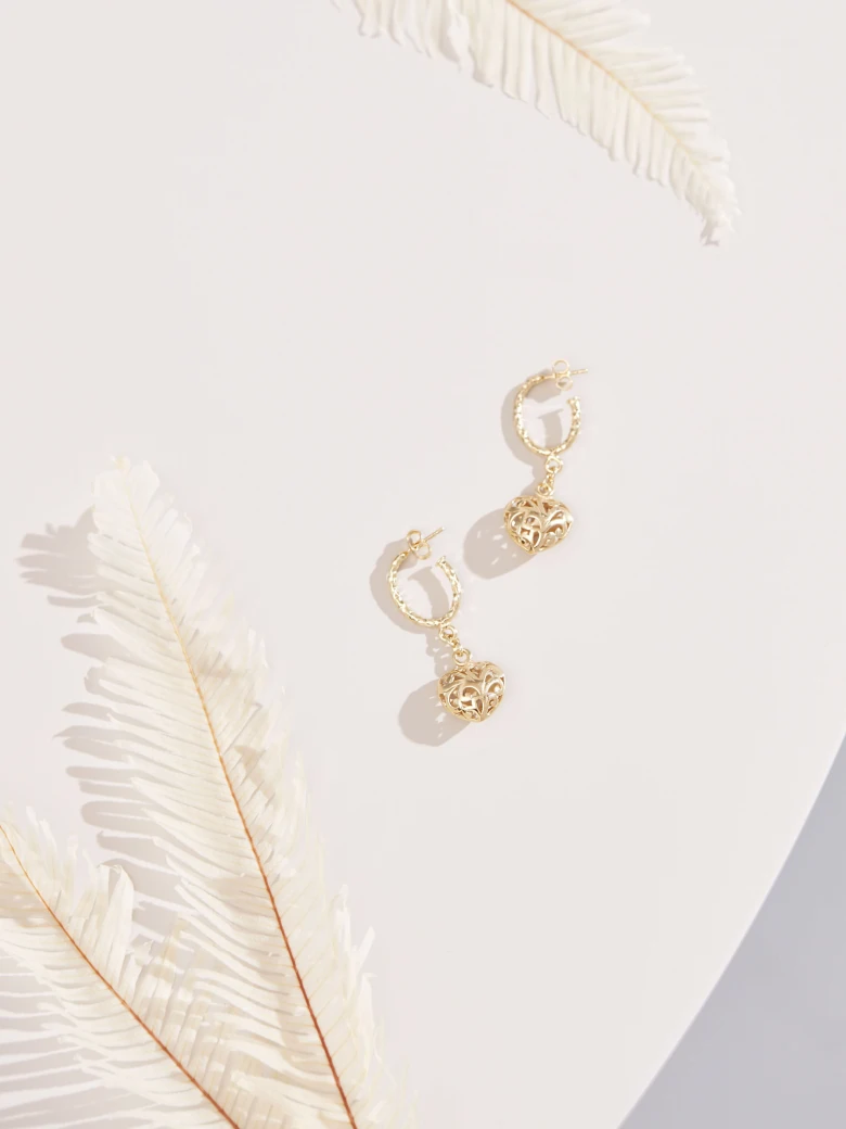 GOLD-PLATED EARRINGS WITH HEARTS