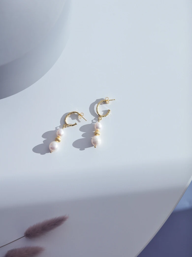 EARRINGS WITH PEARLS