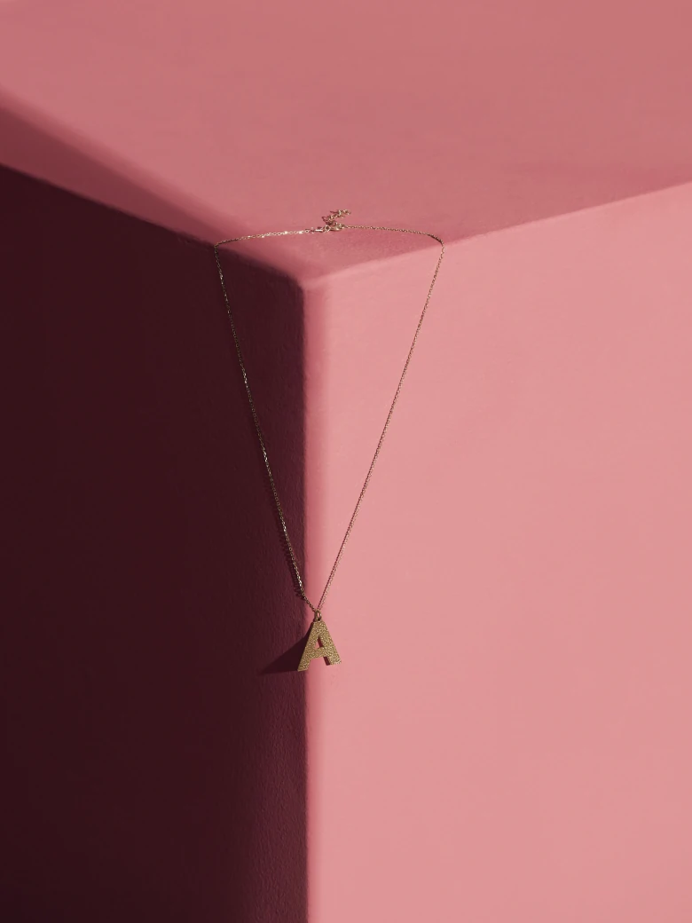DELICATE CHAIN WITH THE LETTER A
