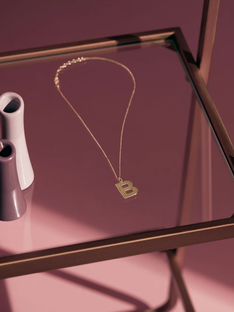 DELICATE CHAIN WITH THE LETTER B