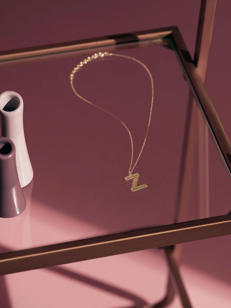 DELICATE CHAIN WITH THE LETTER