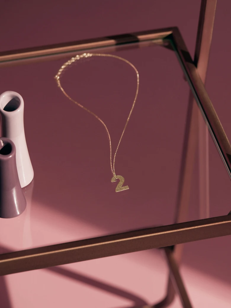 DELICATE CHAIN WITH THE NUMBER