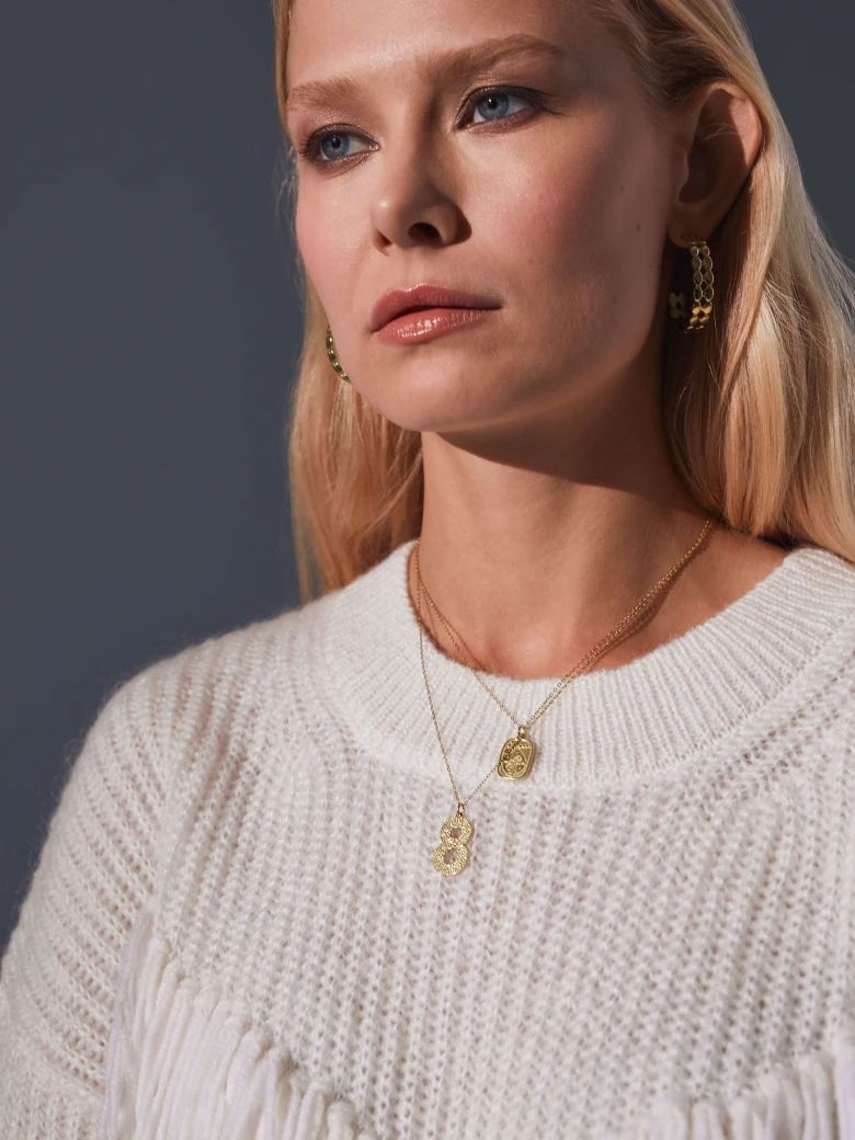 DELICATE CHAIN WITH THE NUMBER