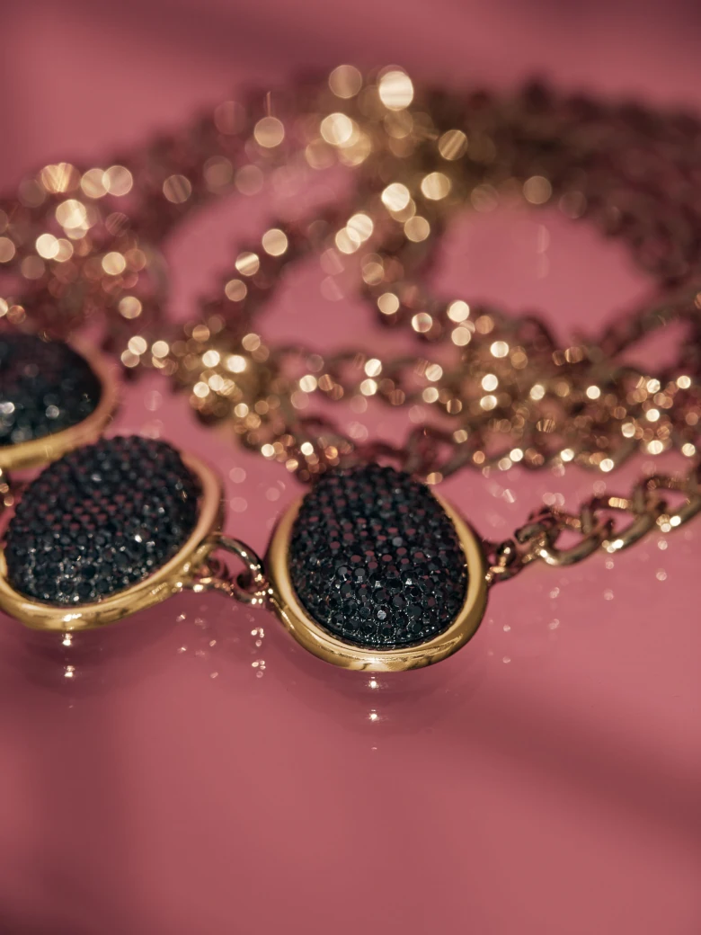 CHAIN BELT WITH STONES