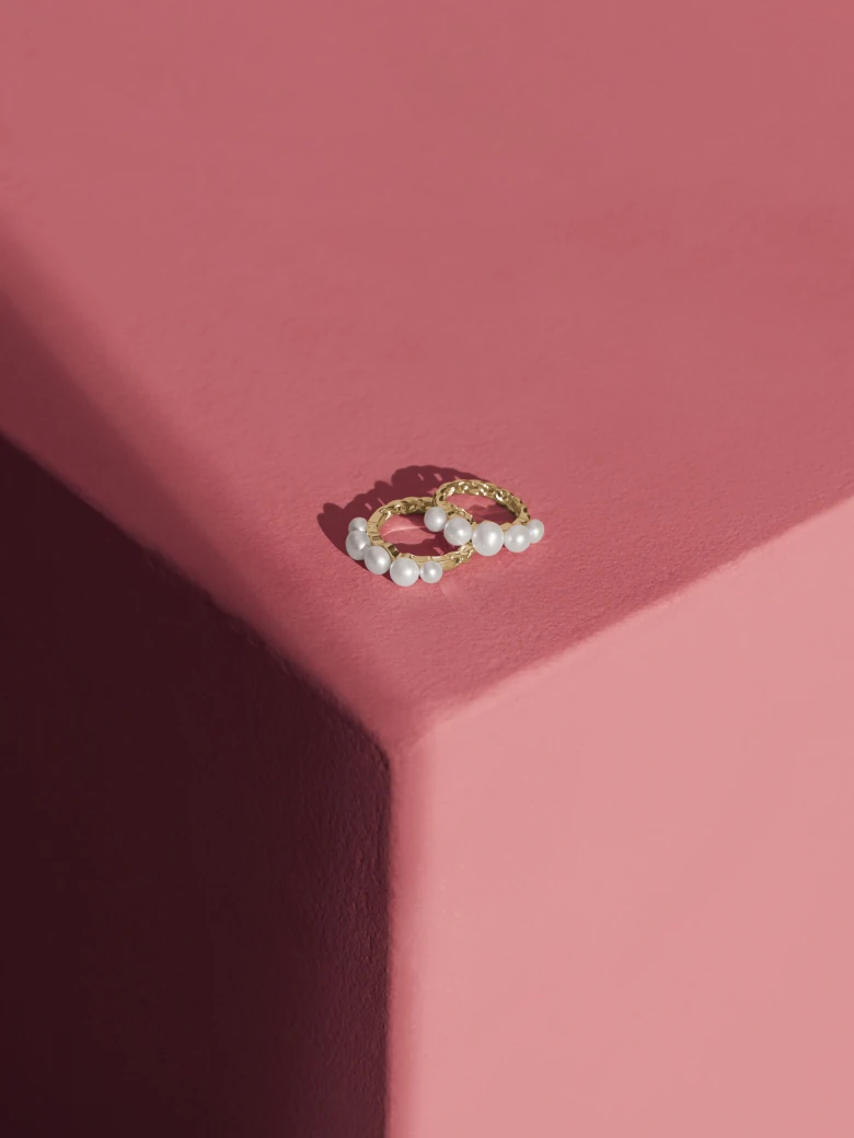 RING WITH PEARLS