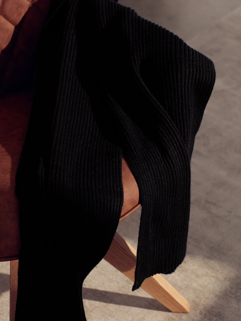 BLACK WIDE SCARF