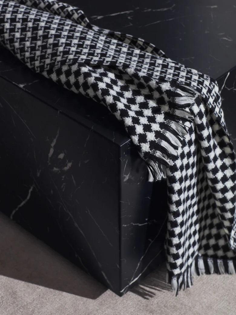 CHECKERED SCARF