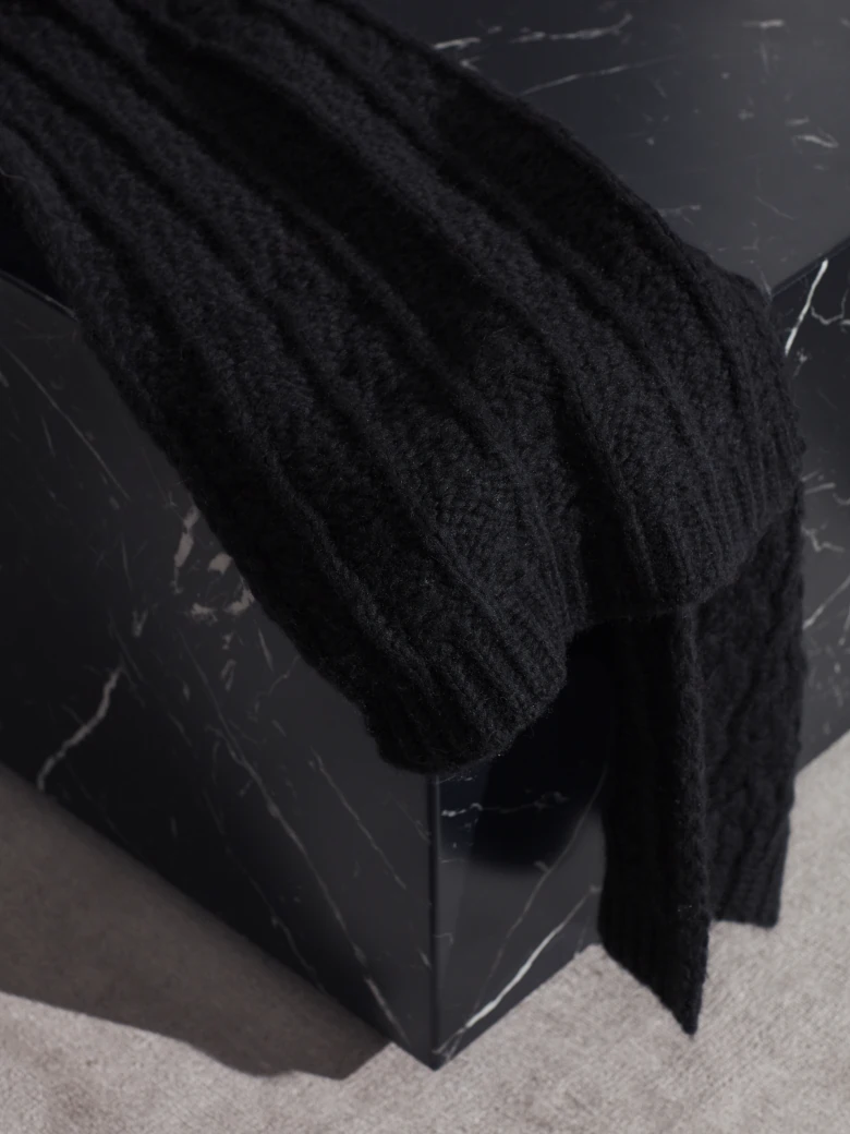 BLACK WOOL SCARF