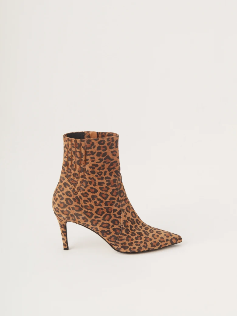 Boots in animal pattern