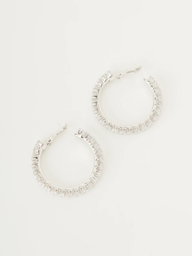 Circular earrings with zircons