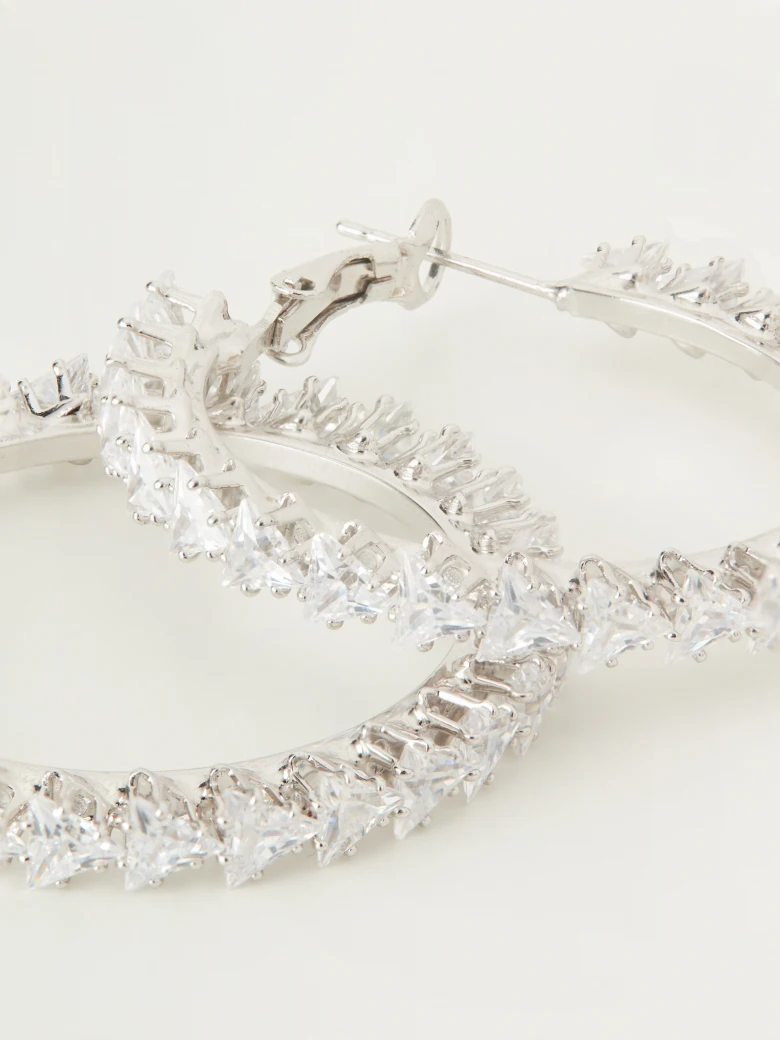 Circular earrings with zircons