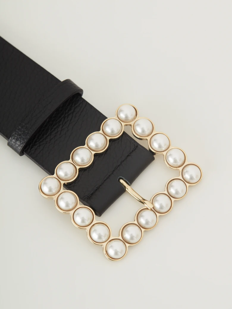 Wide belt with pearl buckle