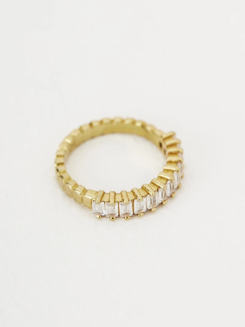 Ring decorated with crystals
