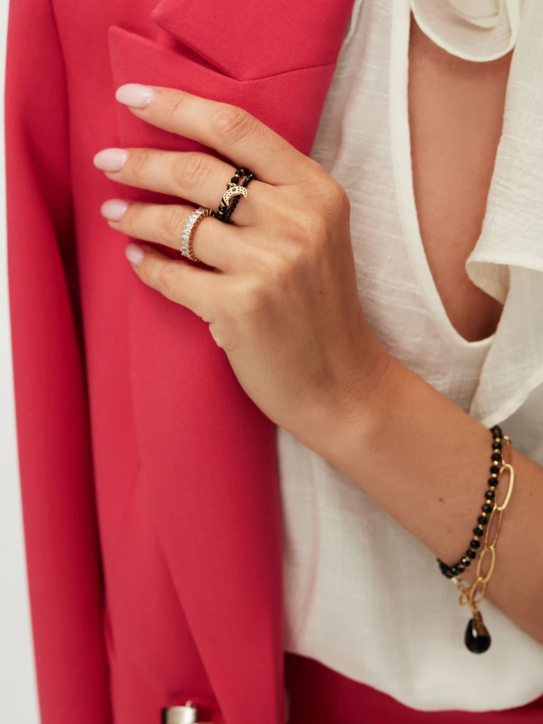 Elastic ring with natural stones