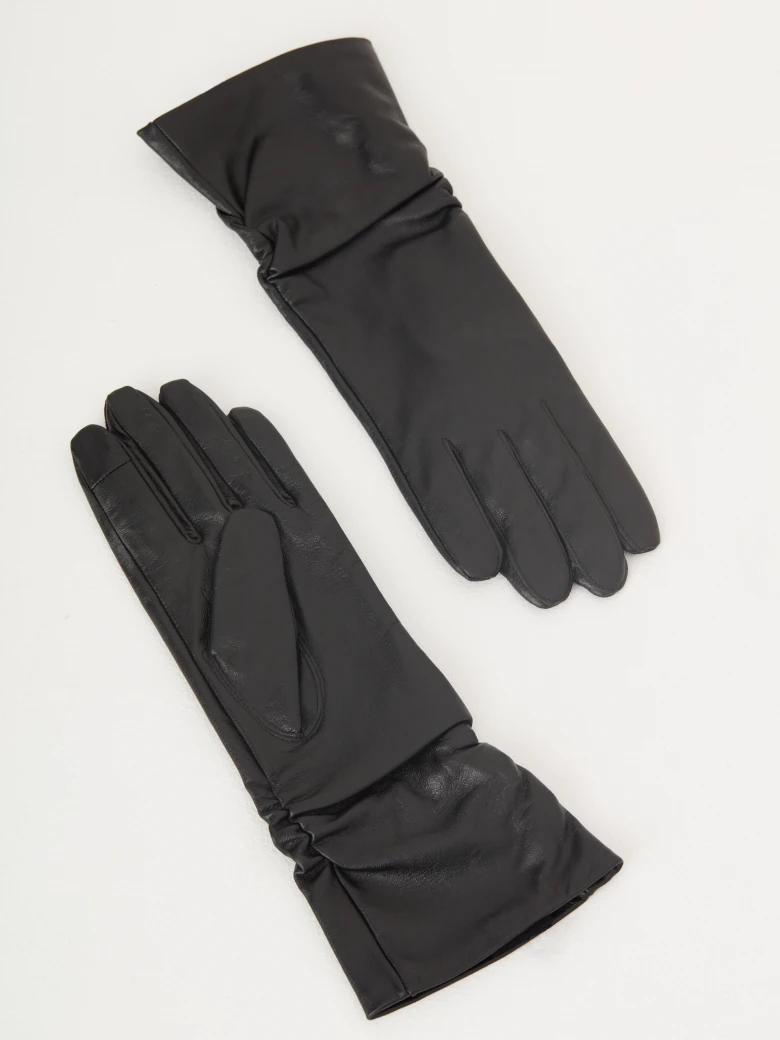 Elegant leather gloves