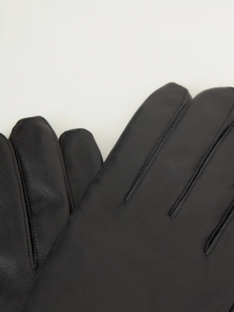 Elegant leather gloves