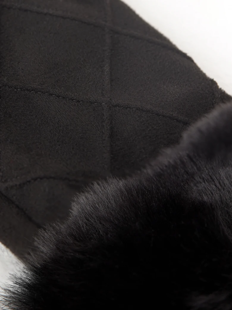Black knitted gloves