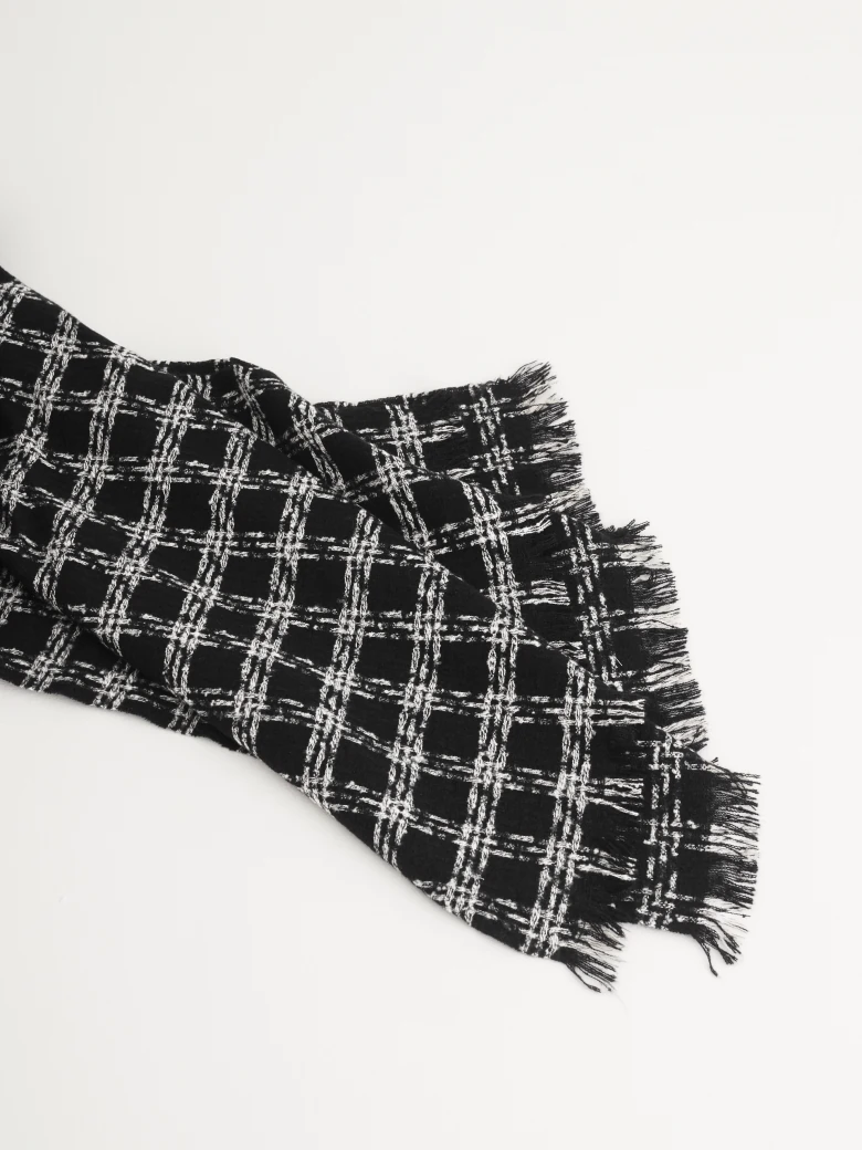 Soft shawl in black shade