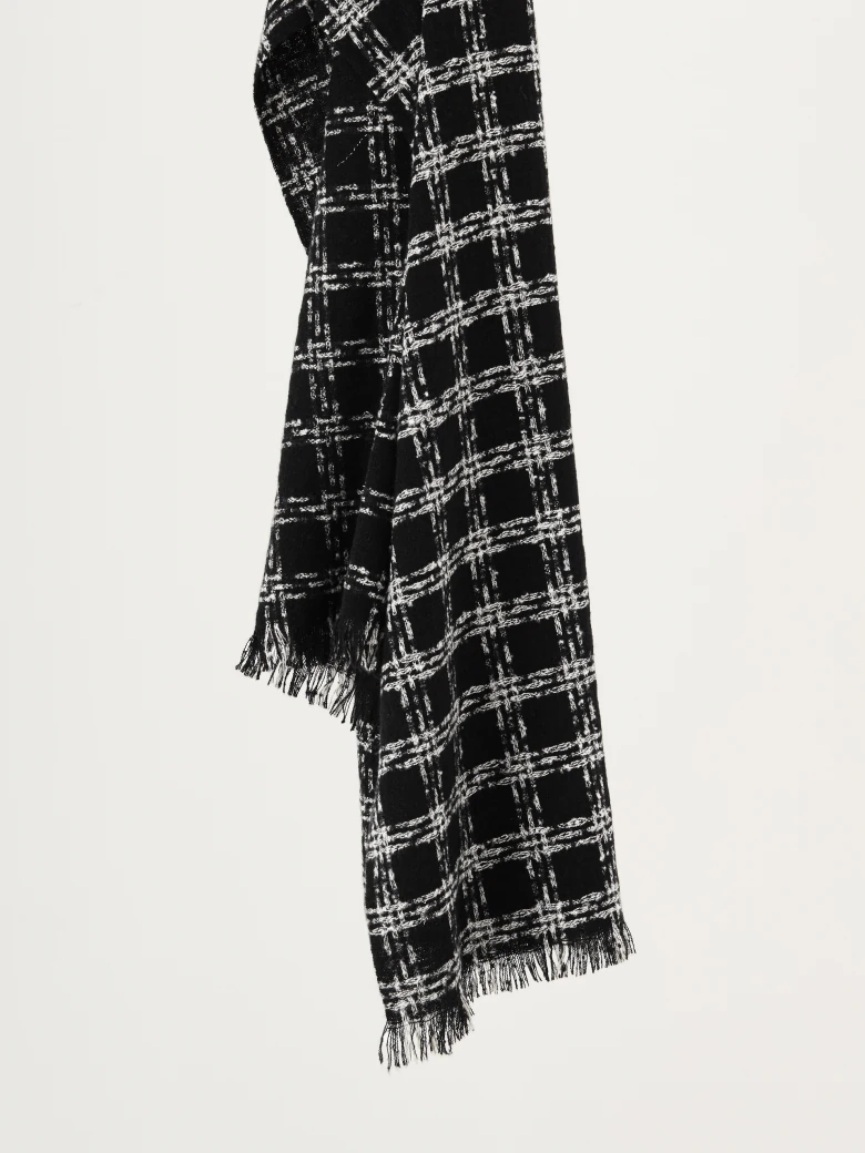 Soft shawl in black shade
