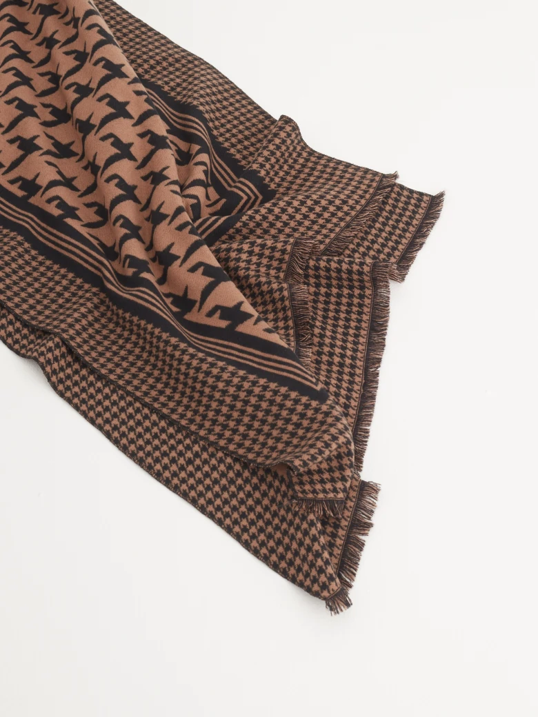 Large shawl in a peplite pattern in shades of brown and black